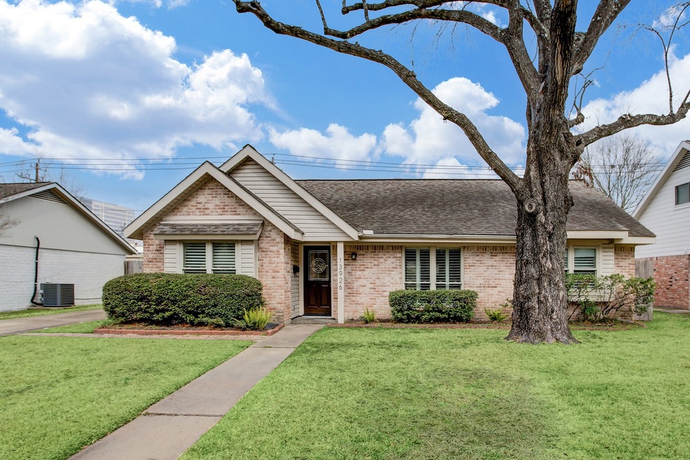 13926 Britoak Ln, Houston, TX 77079 - photo 1