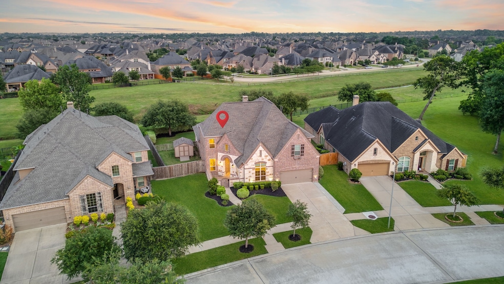 Stunning 5-Bed Highland Home in Riverstone – No Ba