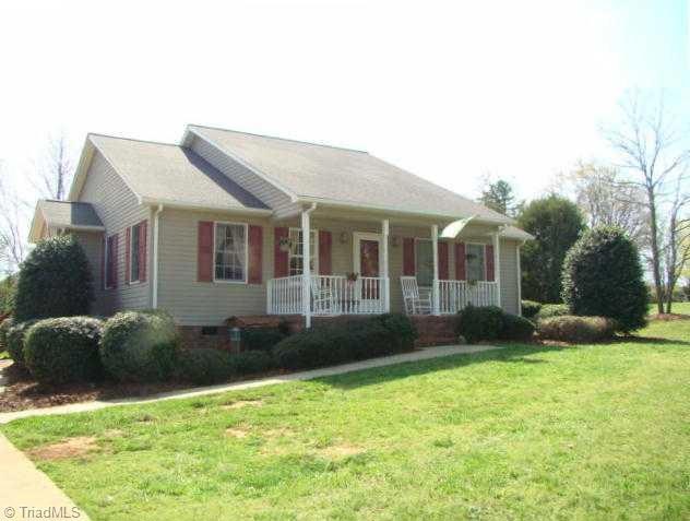 1318 Twin Creek Rd, Asheboro, NC 27205 - photo 1