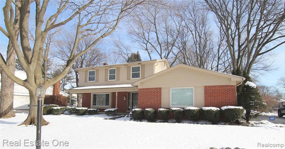 7011 Heather Heath, West Bloomfield, MI 48322 - photo 1