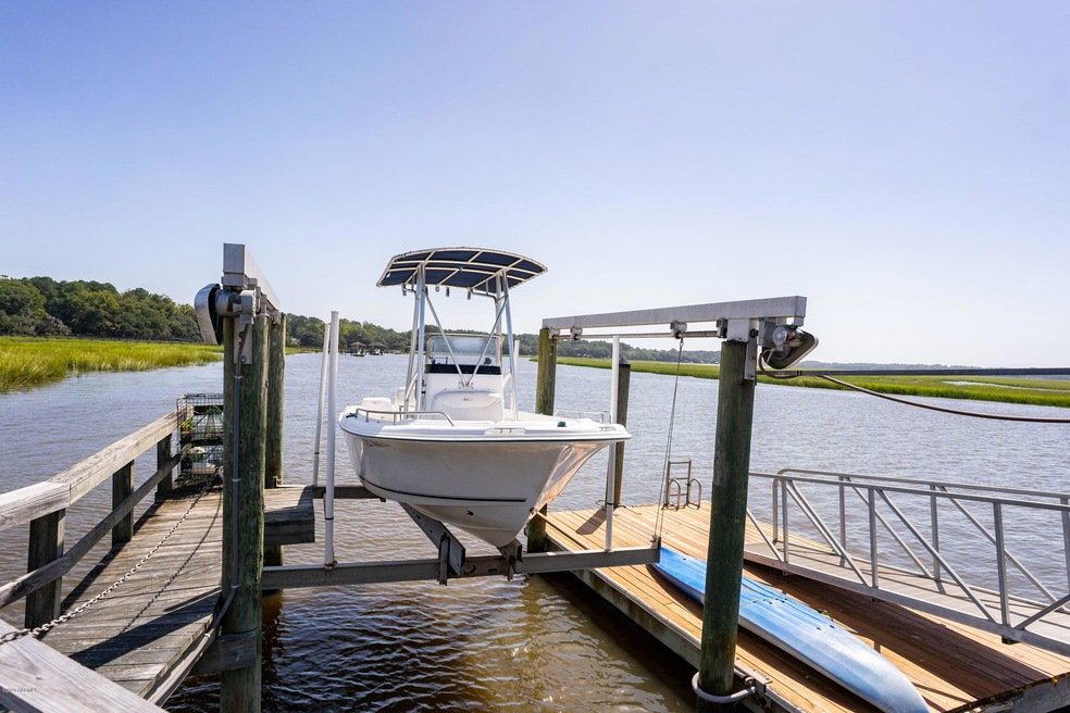 Boat lift