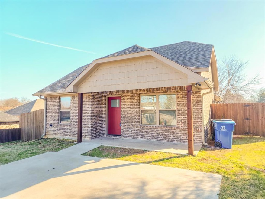 710 Martin Luther King St, Denison, TX 75020 - photo 1