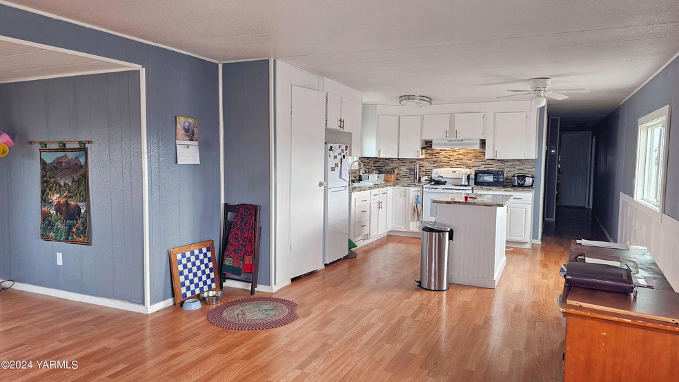 Kitchen living