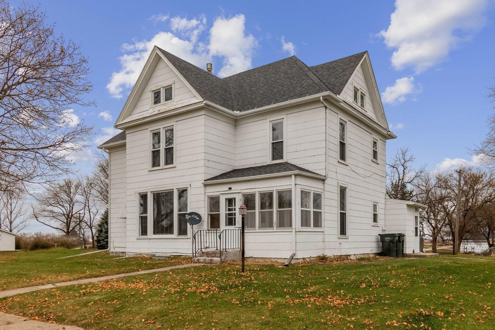 225 N 3rd St, McCallsburg, IA 50154 MLS 50760