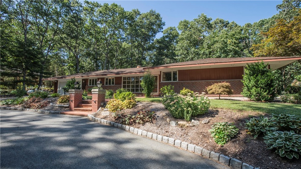 829 Scituate Ave, Cranston, RI 02921 - photo 1