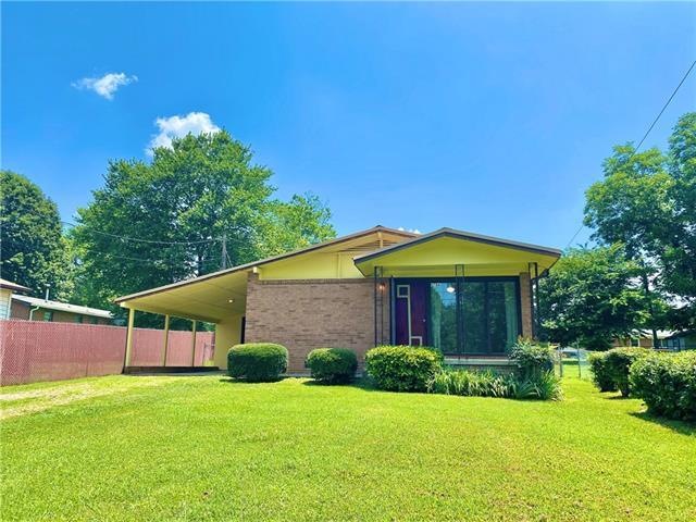 A Rare Mid-Century Modern! Highly sought after in 