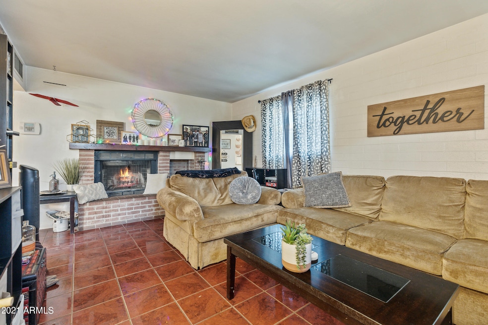 2112 E Lemon St-6