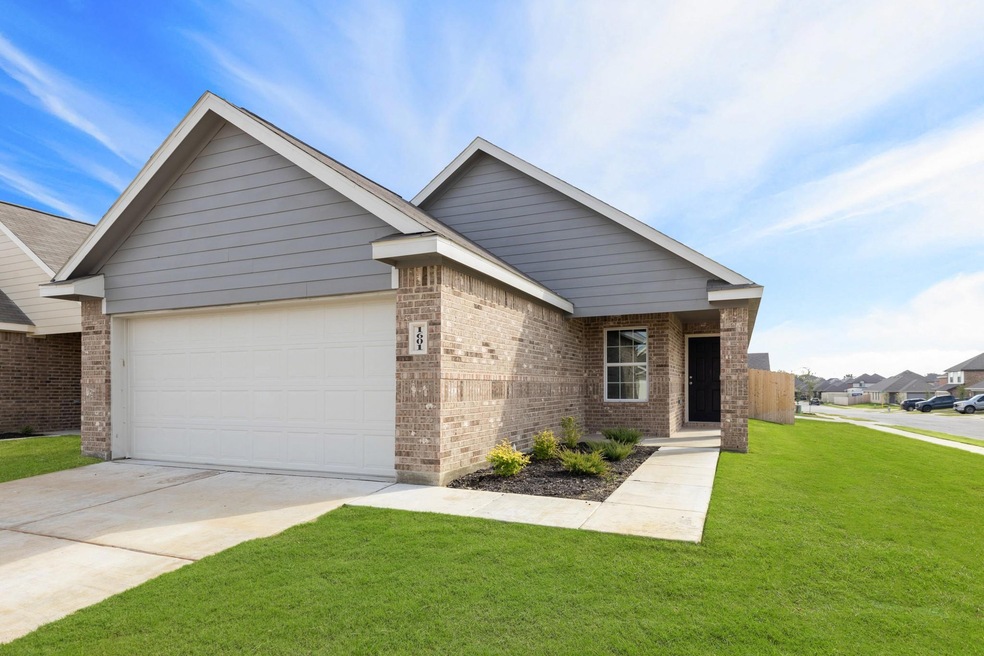 1601 Luke St, Ennis, TX 75119 - photo 1