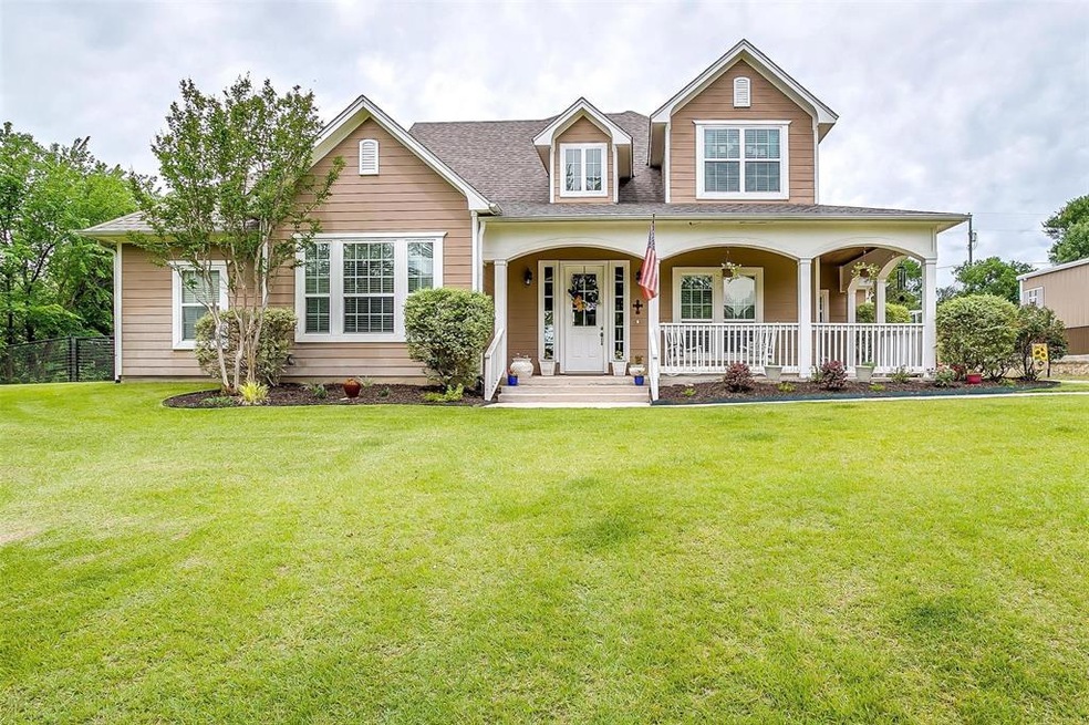 177 Horizon Cir, Azle, TX 76020 - photo 1