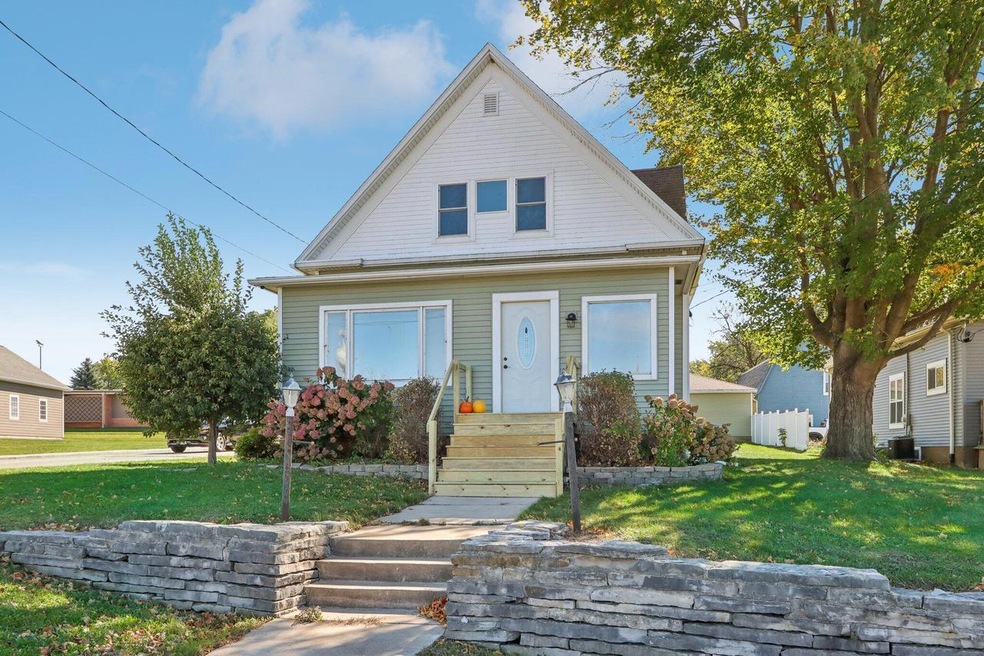 301 Main St