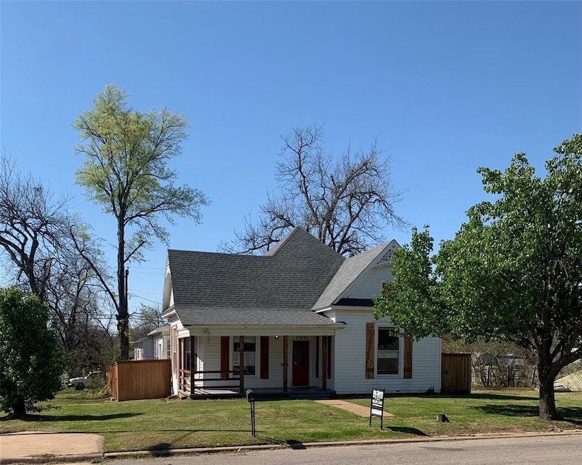 700 W Owings St, Denison, TX 75020 - photo 1