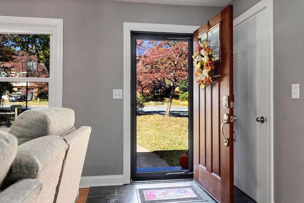 1018 Glendale Rd, Charlottesville, VA 22901 - photo 1