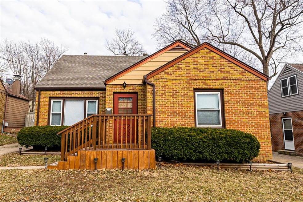 1337 Merle Hay Rd, Des Moines, IA 50311 - photo 1