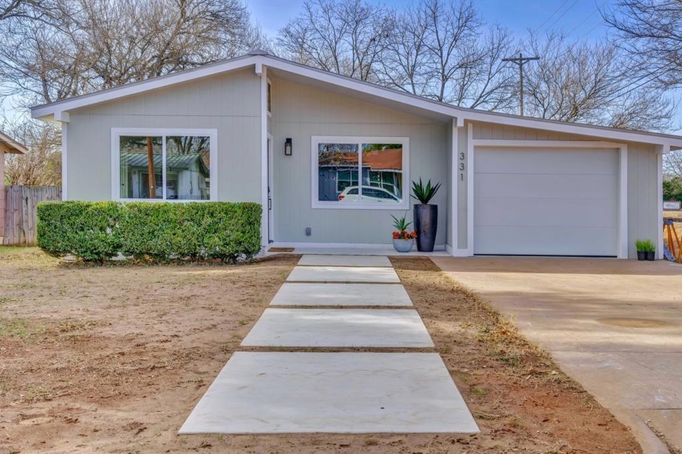 331 W Mulberry St, Fredericksburg, TX 78624 - photo 1