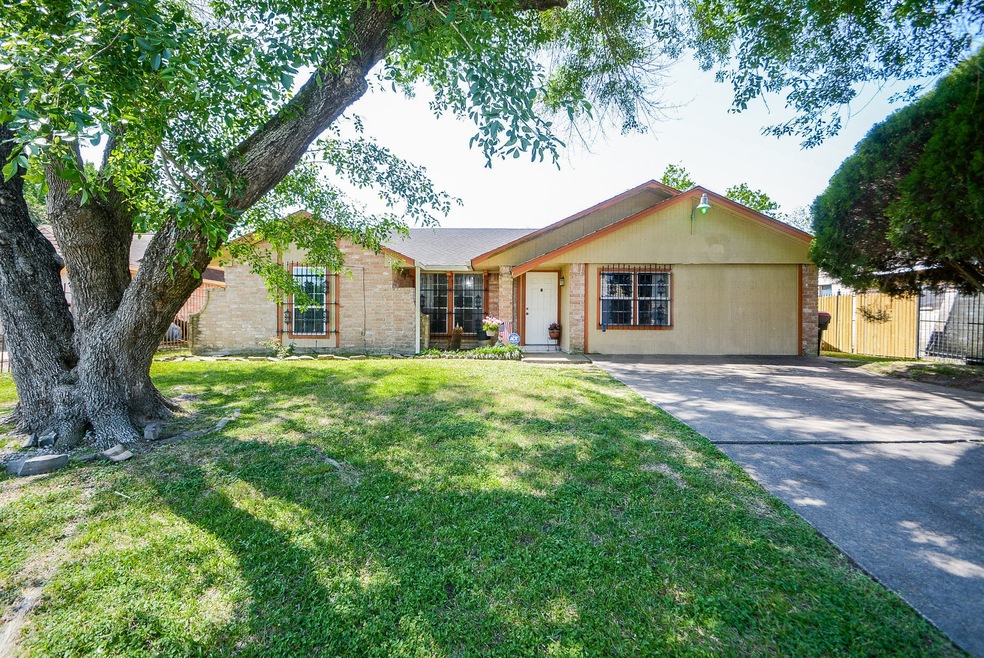 1007 Point Blank Dr, Houston, TX 77038 - photo 1