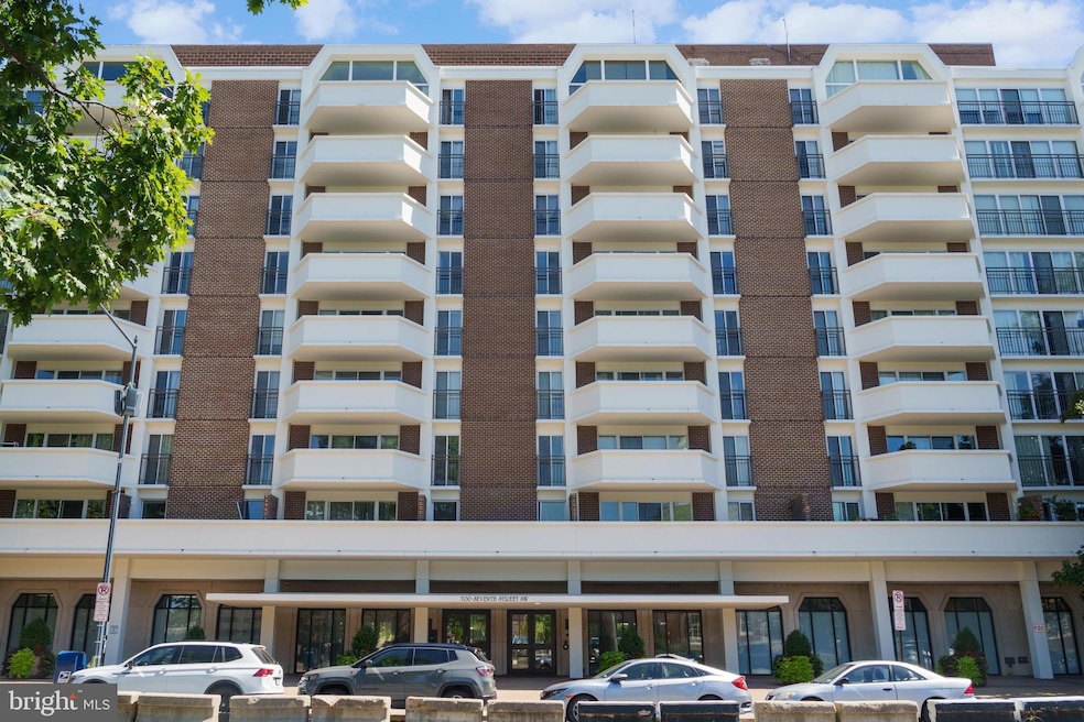 Town Square Towers unit 119, Washington, DC 20024 - photo 1