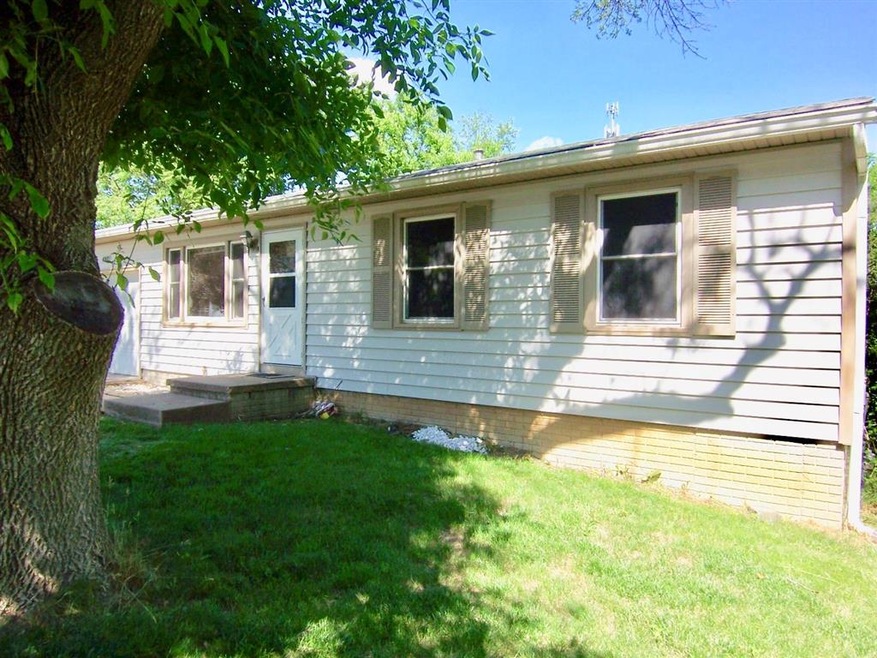 4003 Greenway Dr, Davenport, IA 52804 - photo 1