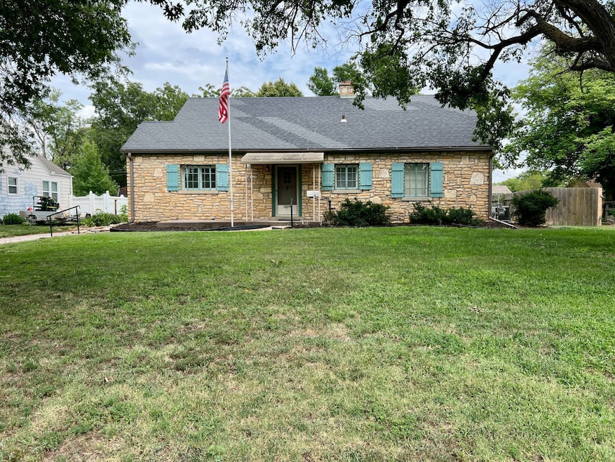 1208 N Hersey Ave, Beloit, KS 67420 - photo 1