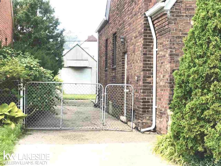 3027 Evaline St, HamtraMcK, MI 48212 - photo 1