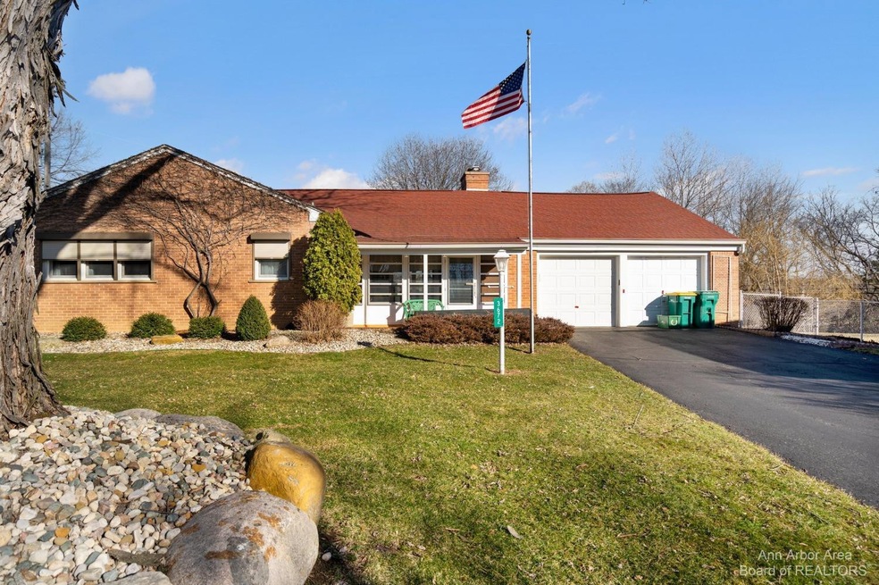 3672 Cushing Ct, Dexter, MI 48130 - photo 1