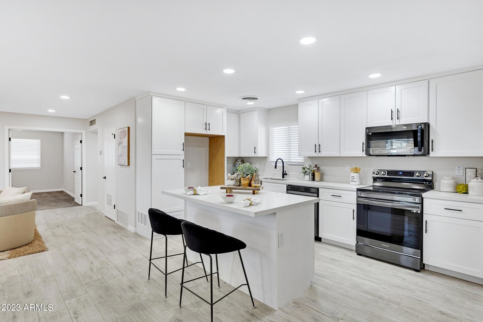 1608 W Mountain View Dr-8