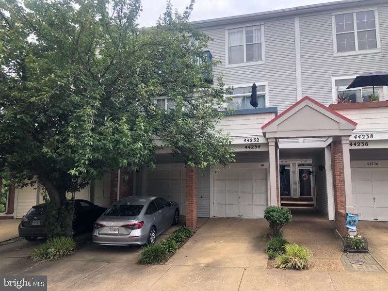 44232 Mossy Brook Square, Ashburn, VA 20147 - photo 1