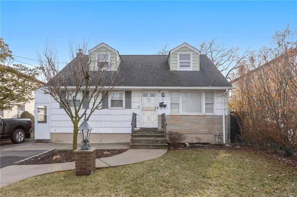 76 Shipherd Ave unit 2, Lynbrook, NY 11563 - photo 1