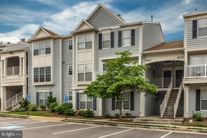 8205 Crossbrook Ct unit 202, Lorton, VA 22079 - photo 1