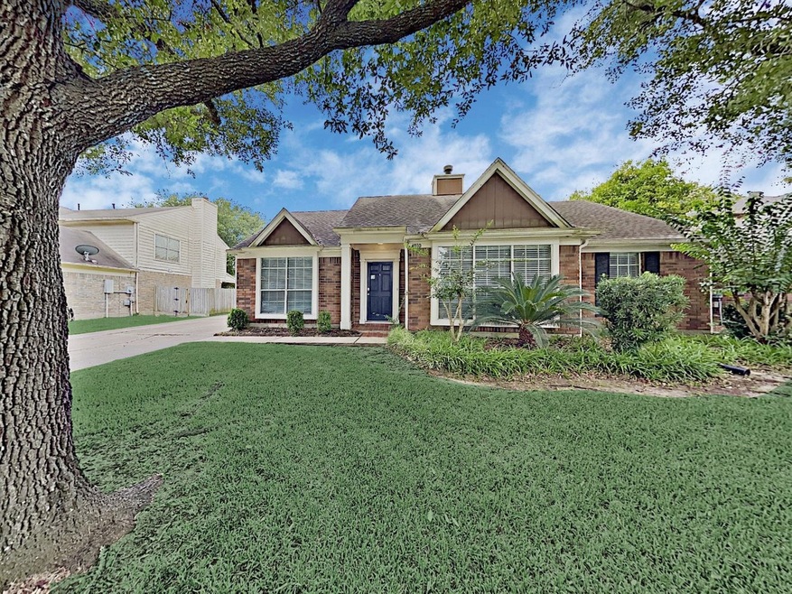 4010 Spring Branch Dr E, Pearland, TX 77584 - photo 1