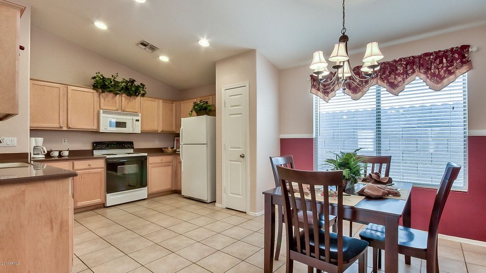 3527 N Kashmir MAZ 85215-Dining Kitchen