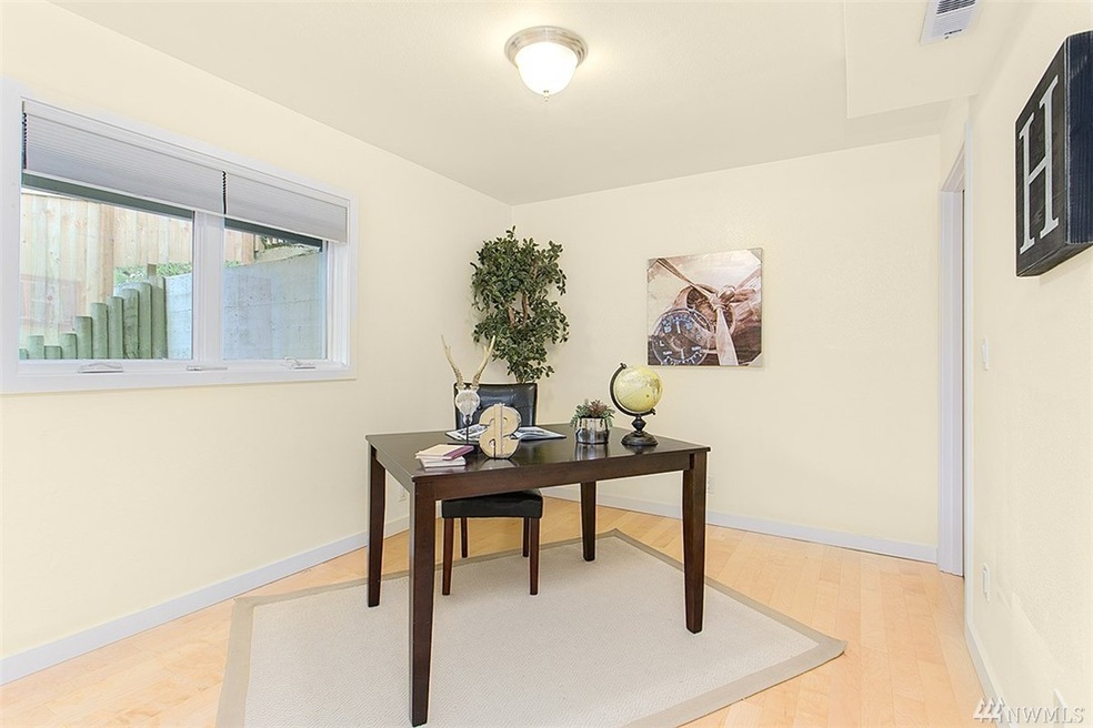 19213 Olympic View Dr, Edmonds, WA 98020 - photo 1