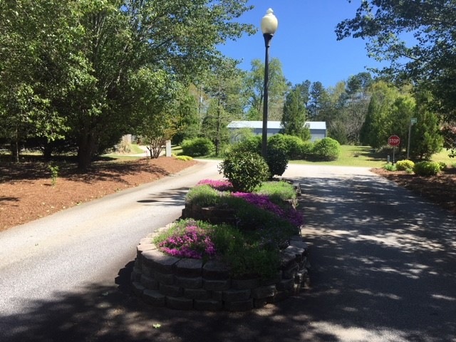 Entering Keowee Cove.... A quiet perfect community