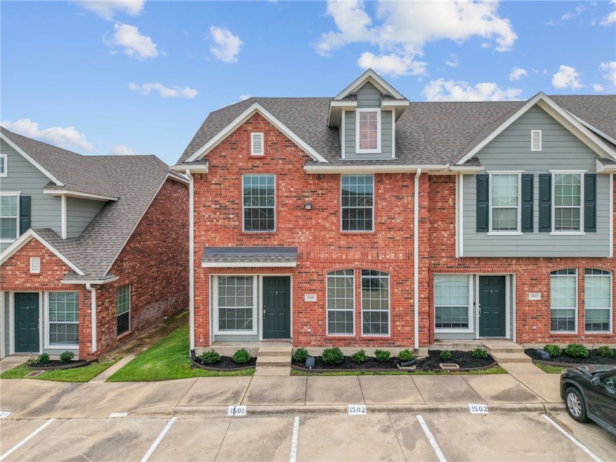 Rare end unit 4-4 with 4 parking spots!