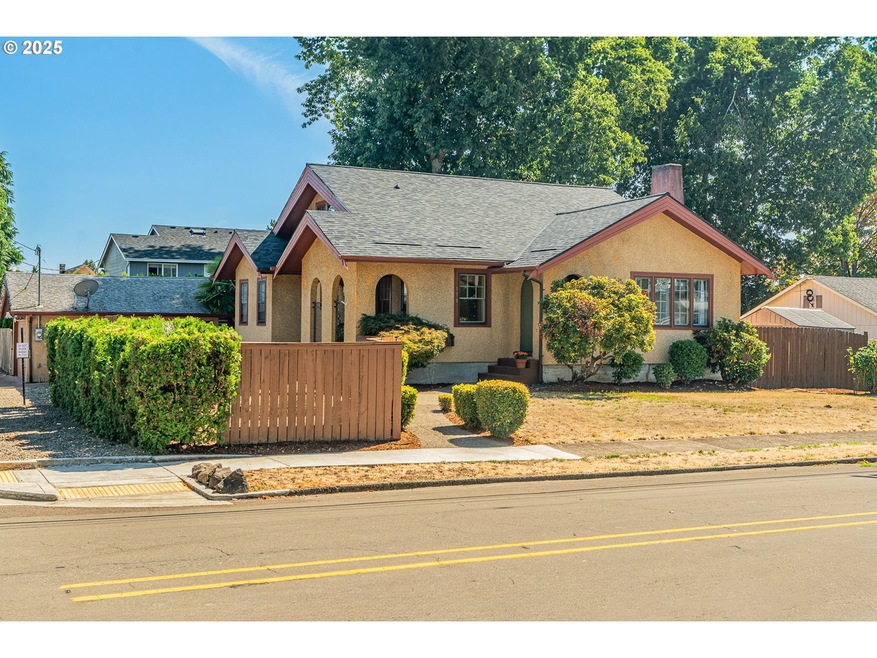 Pending $599,900 • Co-Listing Agent