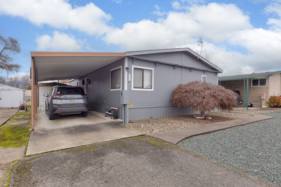 109 Waverly Dr, Grants Pass, OR 97526 - photo 1