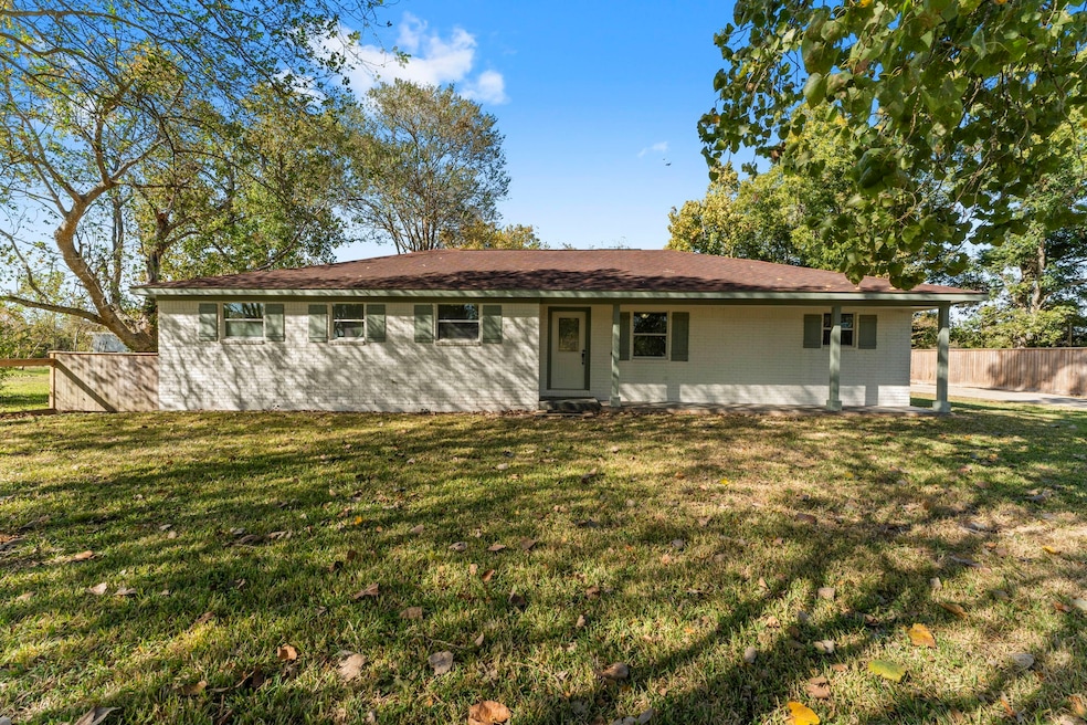 2890 Mary Ln, Dickinson, TX 77539 - photo 1