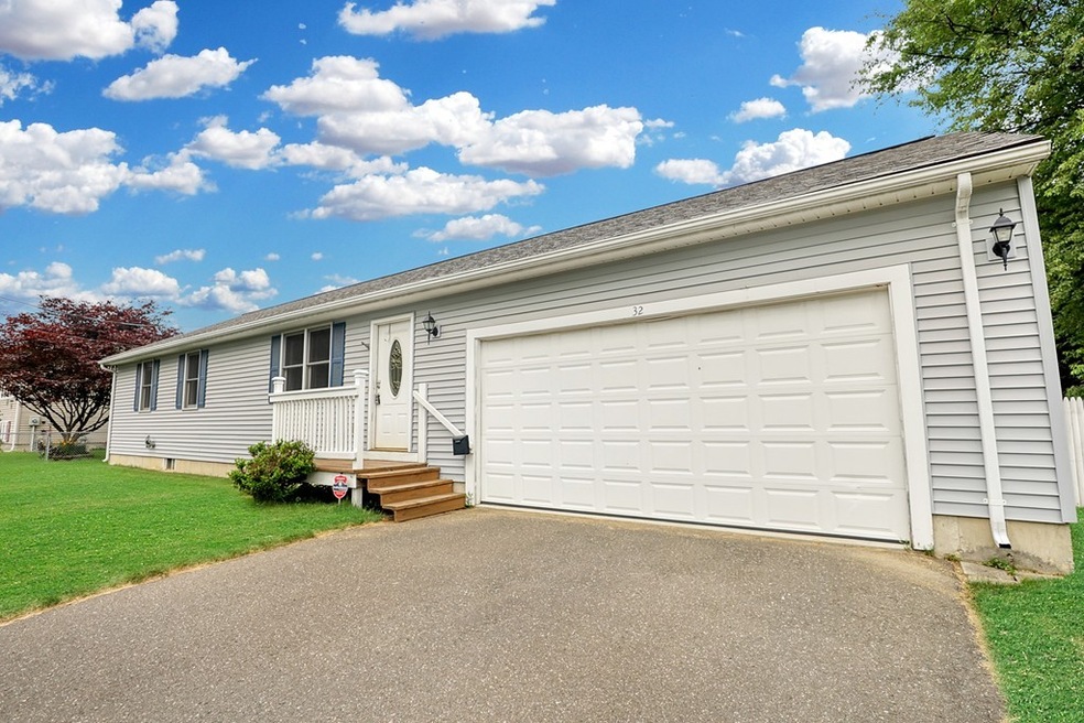 32 Clark St, Chicopee, MA 01013 - photo 1