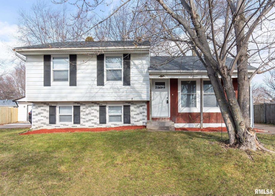 1804 W 54th St, Davenport, IA 52806 - photo 1