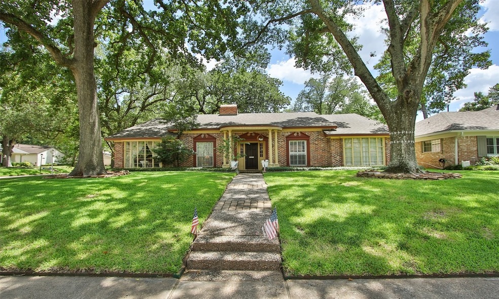 10003 Longmont Dr, Houston, TX 77042 - photo 1