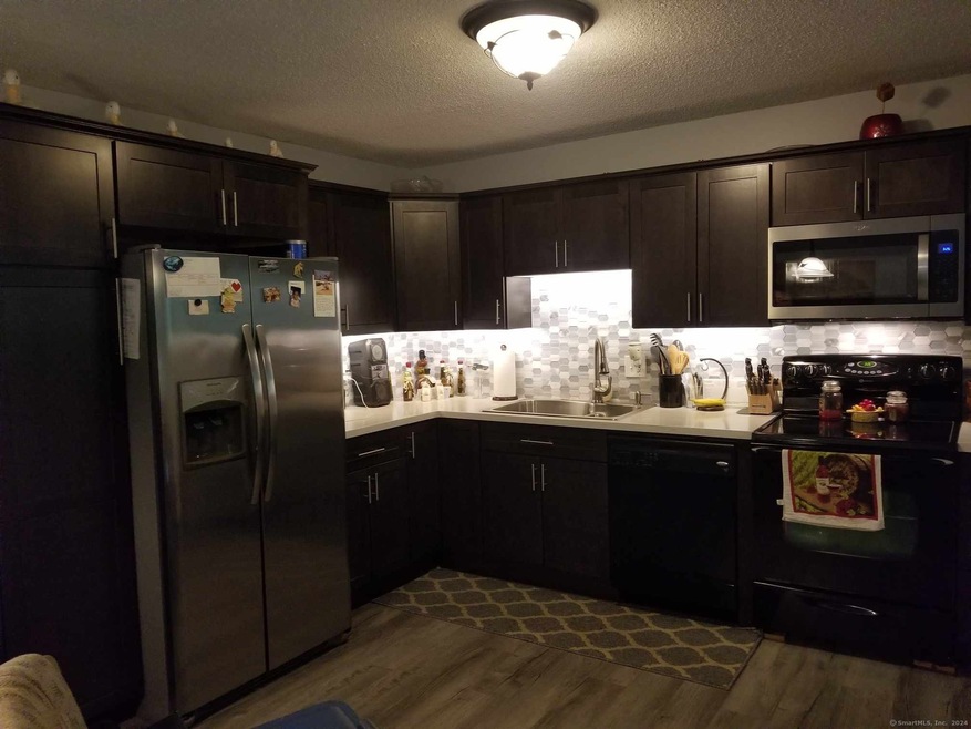 236 Oakville Ave unit B, Waterbury, CT 06708 - photo 1