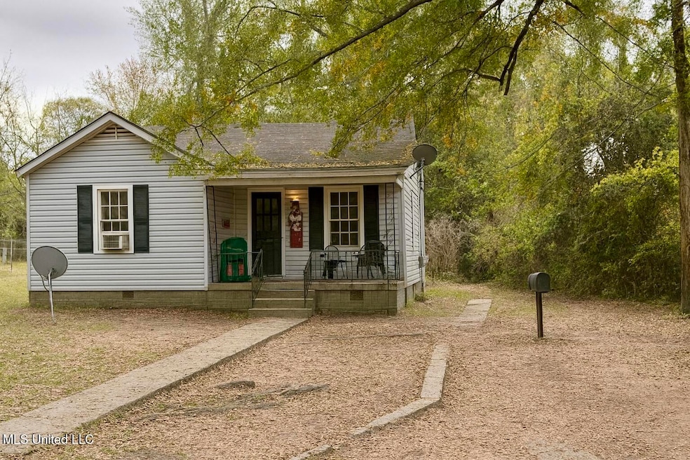 220 Rogers Cir, Brookhaven, MS 39601 - photo 1