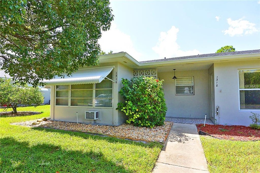 WELCOME HOME to 1316 Mesa Dr. Unit 215AOrlando, FL