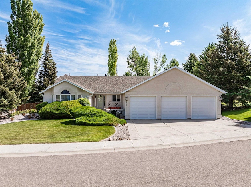 For Sale $599,900 • Co-Listing Agent