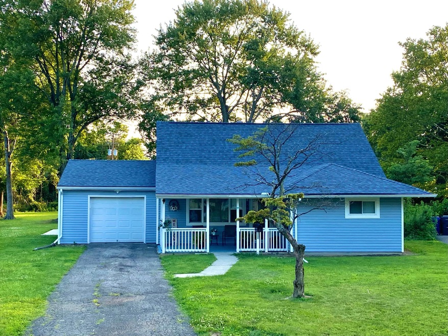 555 Virginia Cir W, Columbus, OH 43213 - photo 1