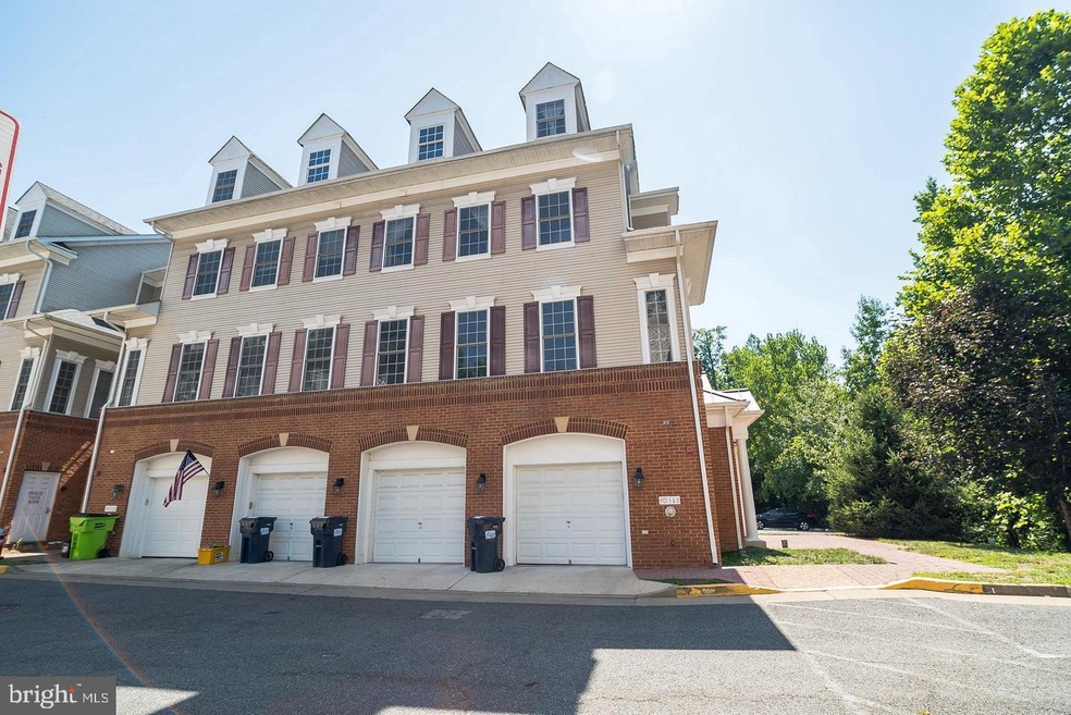 8928 Milford Haven Ct unit 28B, Lorton, VA 22079 - photo 1