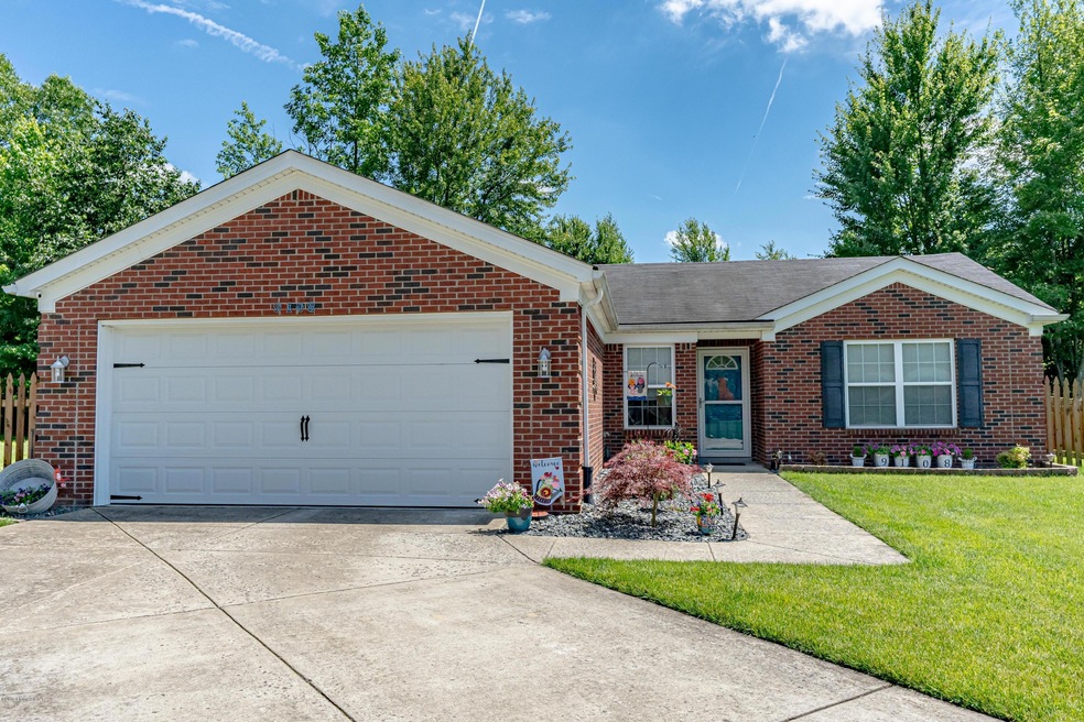 9108 Woodhold Ct, Louisville, KY 40291 - photo 1