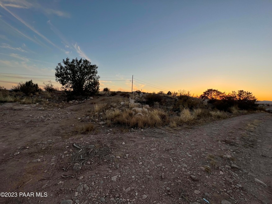 211 E Antelope Run Rd, Paulden, AZ 86334 - photo 1