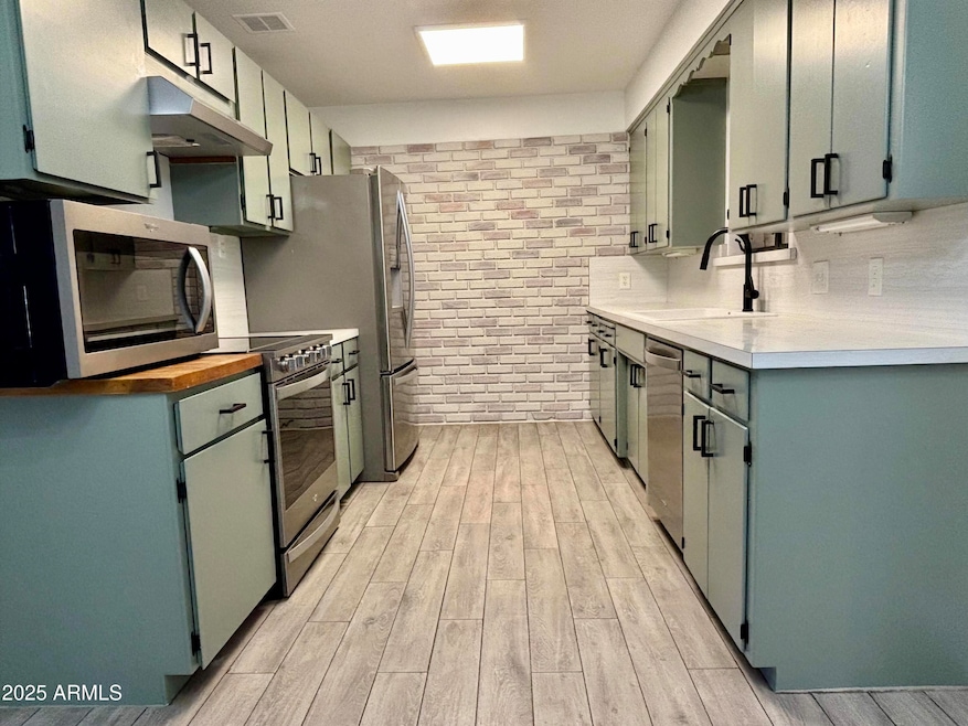 2816 N 33rd Place, Phoenix, AZ 85008 - photo 1