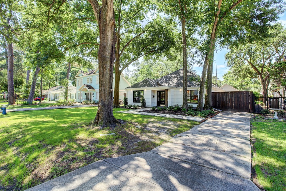 1579 Sue Barnett Dr, Houston, TX 77018 - photo 1