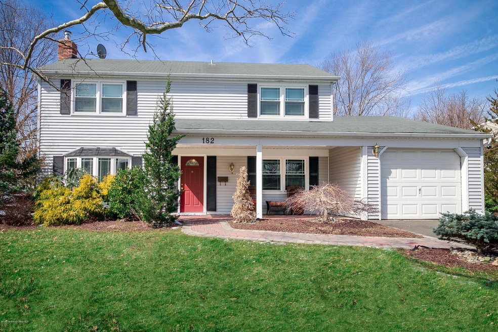 Welcome to 182 Deerfield Ave!